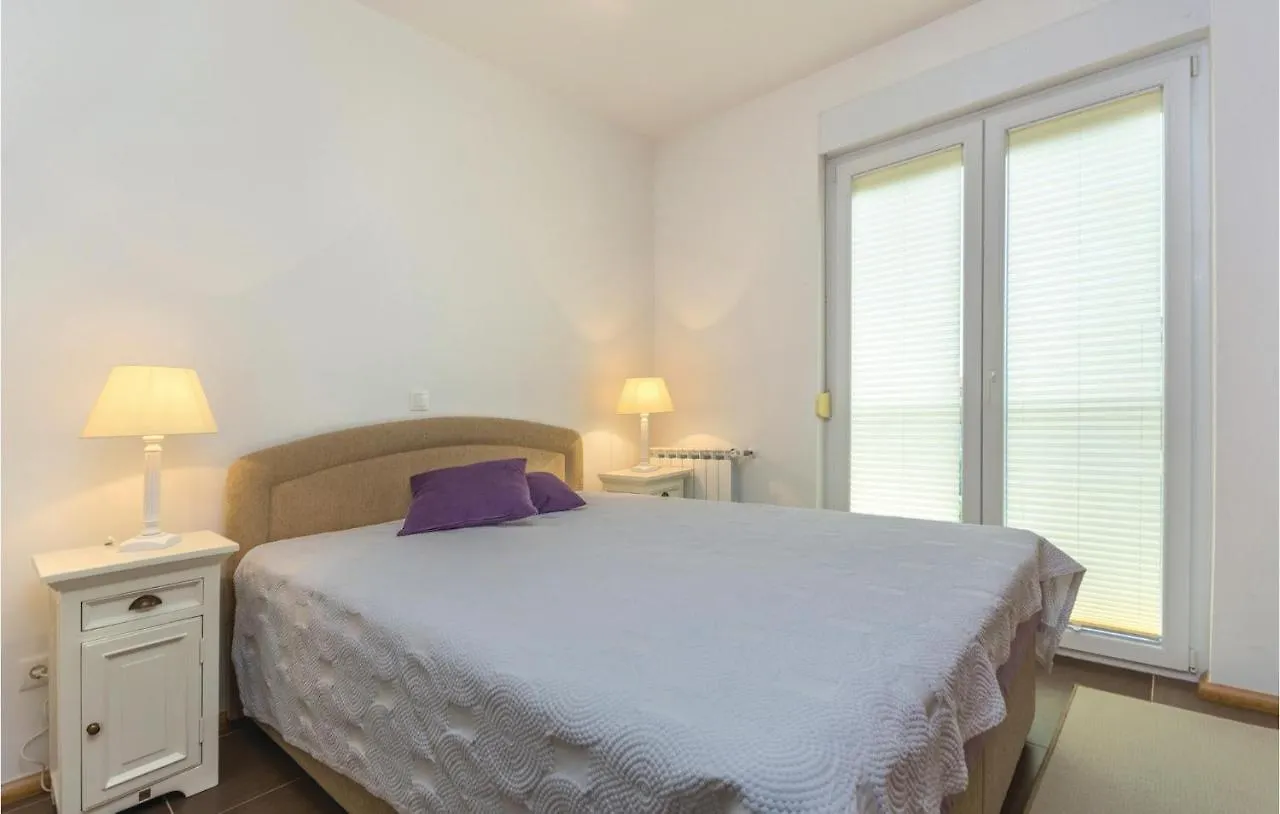 1 Bedroom Lovely Apartment In Rovinj