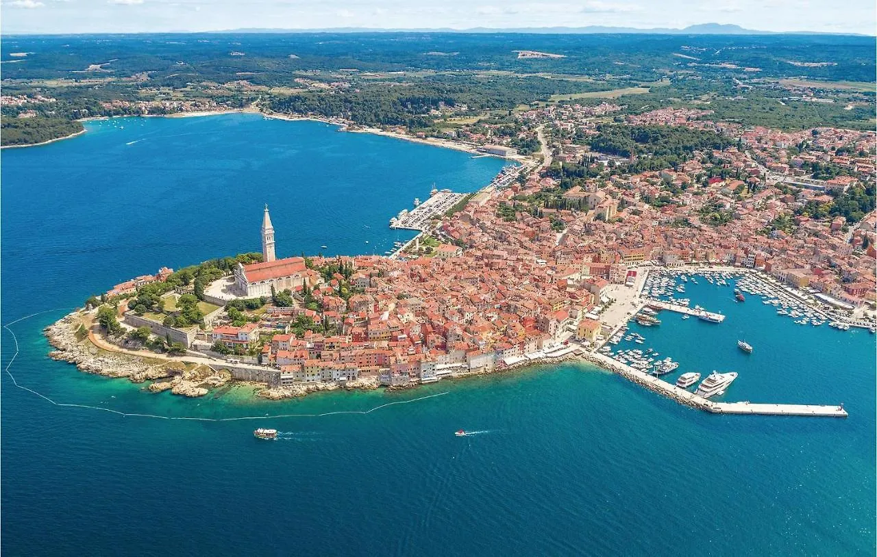 1 Bedroom Lovely Apartment In Rovinj 0*,